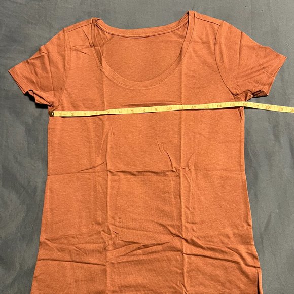 ๐ธ NWT UNIQLO CREW NECK T-SHIRT PURPLE ๐ธ - Picture 6 of 6